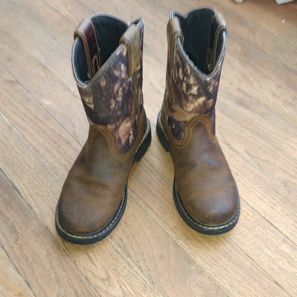 Ariat